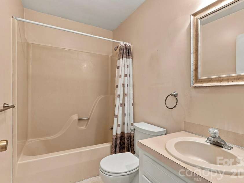 1732 Forest Lake Drive, Rock Hill, SC 29732.  MLS# CAR4423359, YatesRealty ID 50565. 