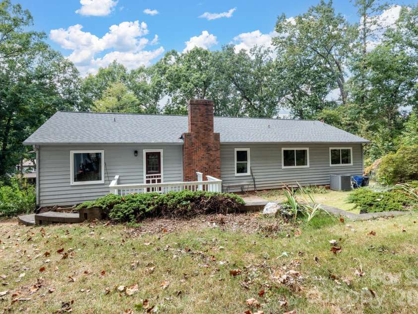 1732 Forest Lake Drive, Rock Hill, SC 29732.  MLS# CAR4423359, YatesRealty ID 50565. 