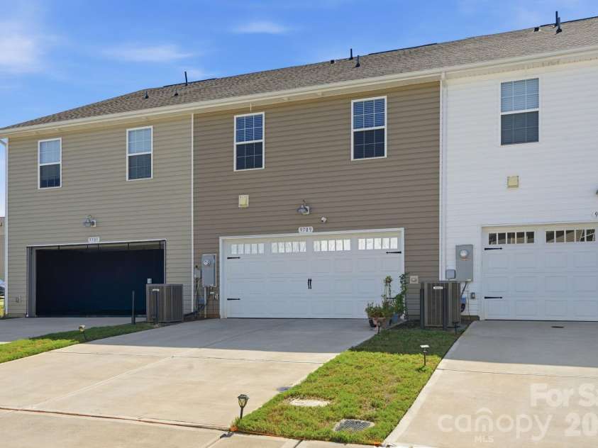 9709 Inkberry Drive, Gastonia, NC 28056.  MLS# CAR4419882, YatesRealty ID 50568. 