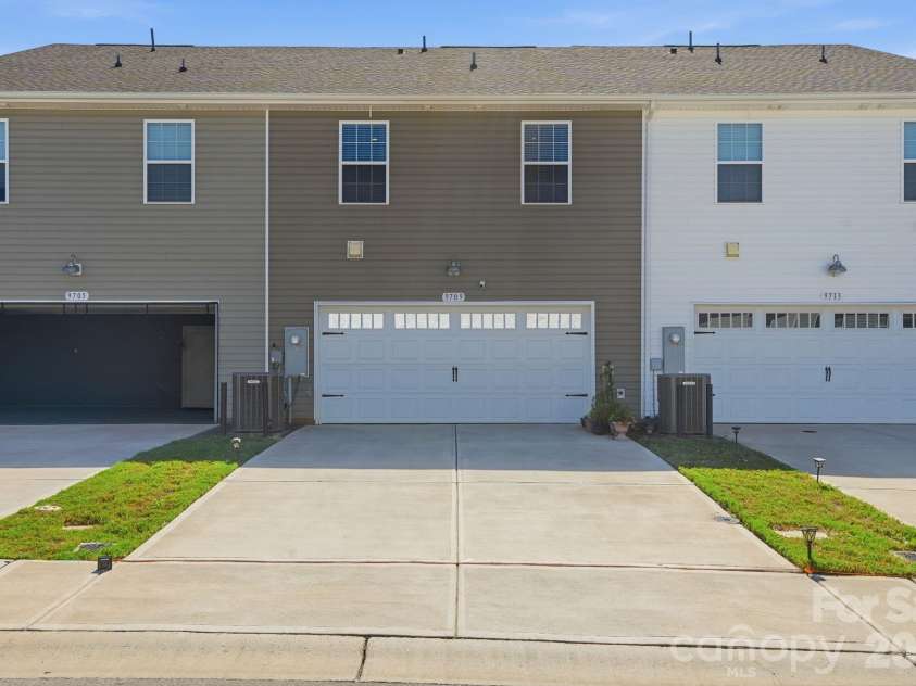 9709 Inkberry Drive, Gastonia, NC 28056.  MLS# CAR4419882, YatesRealty ID 50568. 