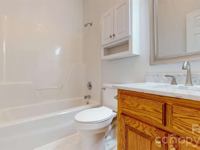 1137 Millwright Lane, Matthews, NC 28104.  MLS# CAR4423723, YatesRealty ID 50569. Hall Bath
