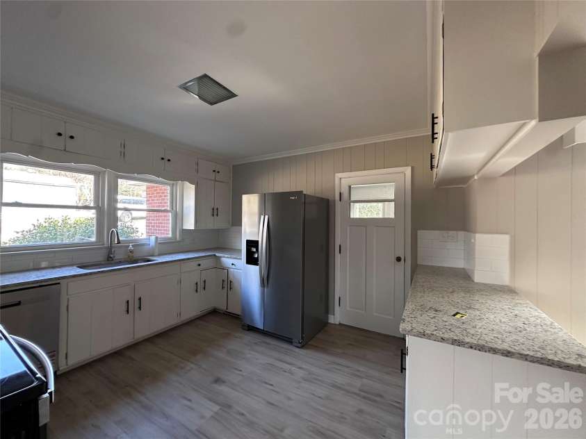 33 Lake Street, Badin, NC 28009.  MLS# CAR4343281, YatesRealty ID 5057. Updated kitchen with granite and tile backsplash