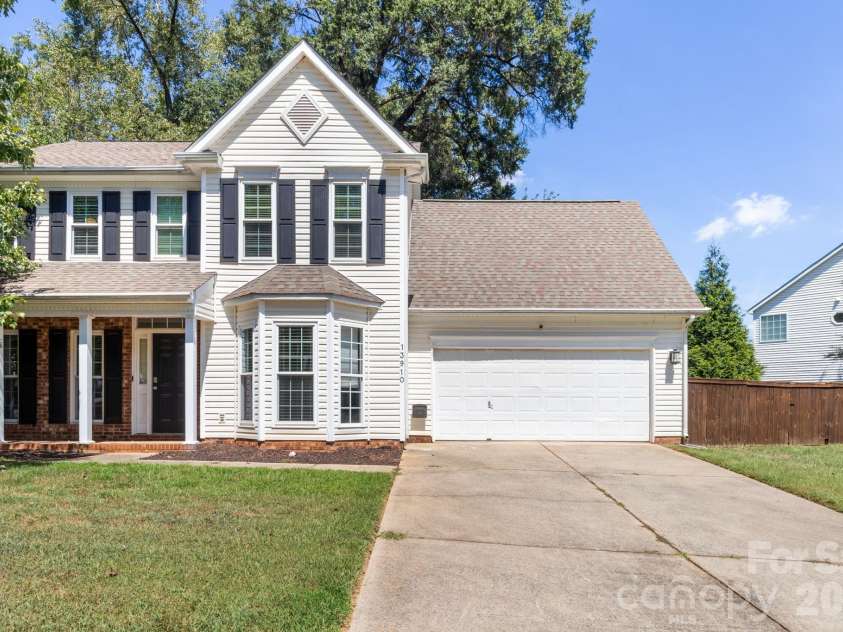 13910 Hatton Cross Drive, Charlotte, NC 28278.  MLS# CAR4423966, YatesRealty ID 50570. 