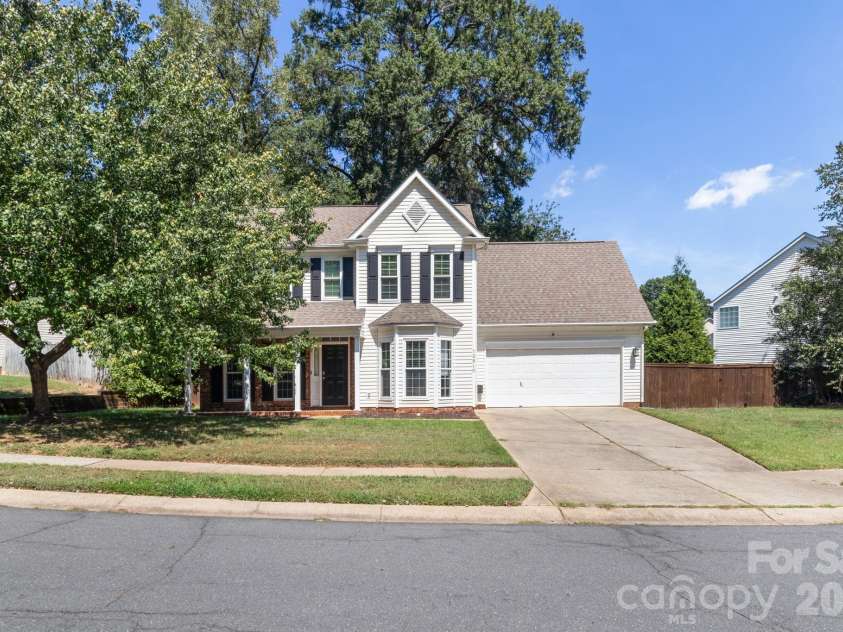13910 Hatton Cross Drive, Charlotte, NC 28278.  MLS# CAR4423966, YatesRealty ID 50570. 