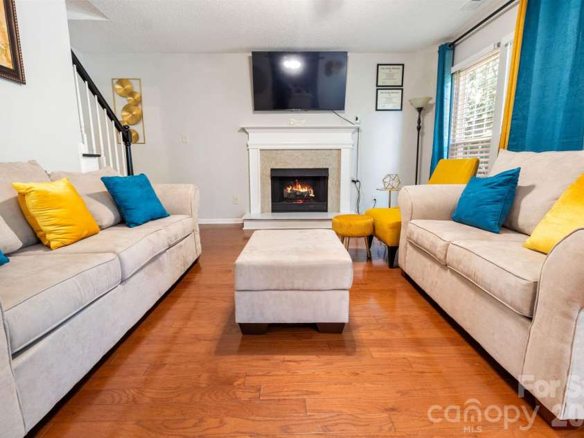 13910 Hatton Cross Drive, Charlotte, NC 28278.  MLS# CAR4423966, YatesRealty ID 50570. 