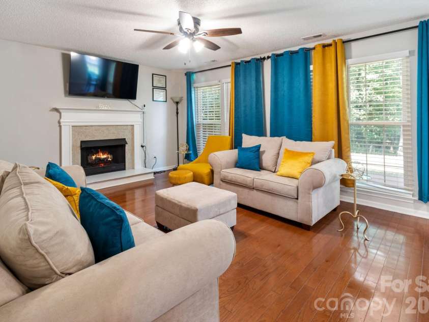 13910 Hatton Cross Drive, Charlotte, NC 28278.  MLS# CAR4423966, YatesRealty ID 50570. 