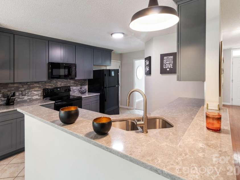 13910 Hatton Cross Drive, Charlotte, NC 28278.  MLS# CAR4423966, YatesRealty ID 50570. 