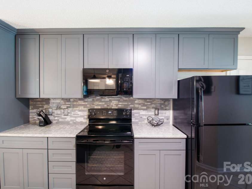 13910 Hatton Cross Drive, Charlotte, NC 28278.  MLS# CAR4423966, YatesRealty ID 50570. 