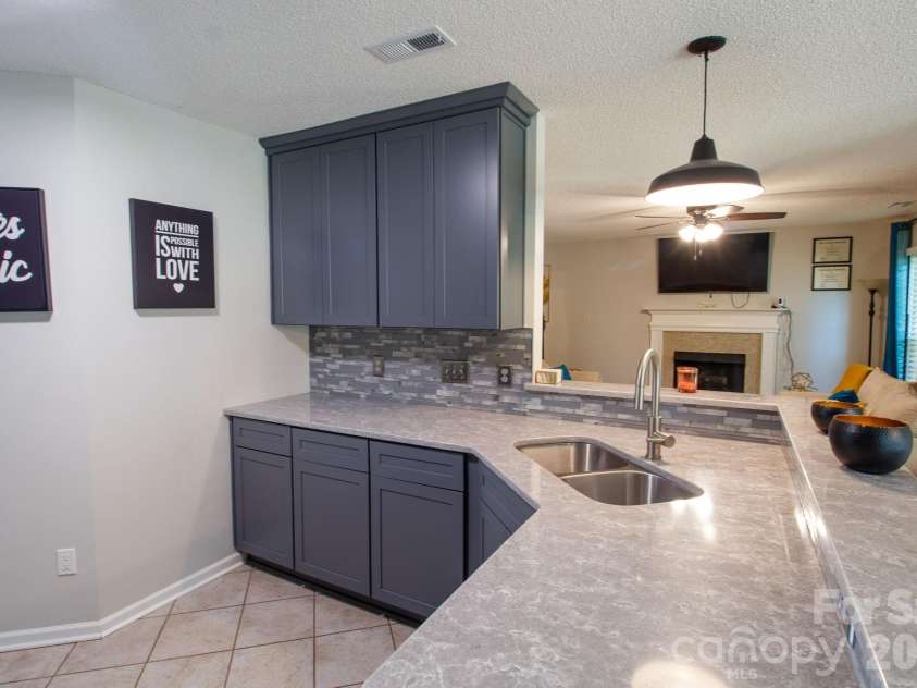 13910 Hatton Cross Drive, Charlotte, NC 28278.  MLS# CAR4423966, YatesRealty ID 50570. 
