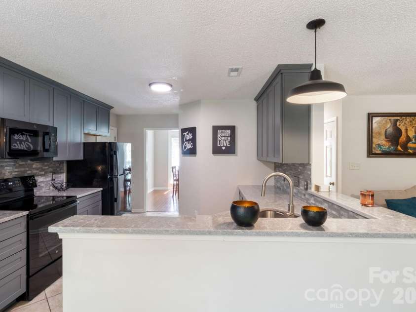 13910 Hatton Cross Drive, Charlotte, NC 28278.  MLS# CAR4423966, YatesRealty ID 50570. 