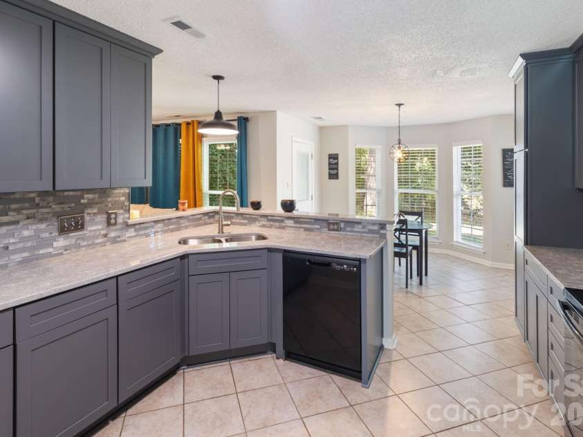 13910 Hatton Cross Drive, Charlotte, NC 28278.  MLS# CAR4423966, YatesRealty ID 50570. 