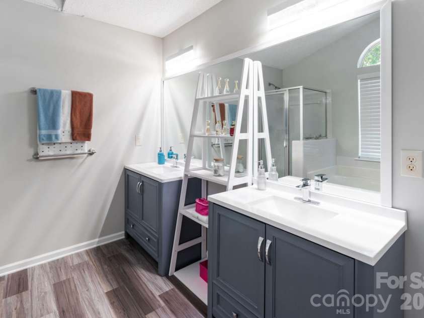 13910 Hatton Cross Drive, Charlotte, NC 28278.  MLS# CAR4423966, YatesRealty ID 50570. 
