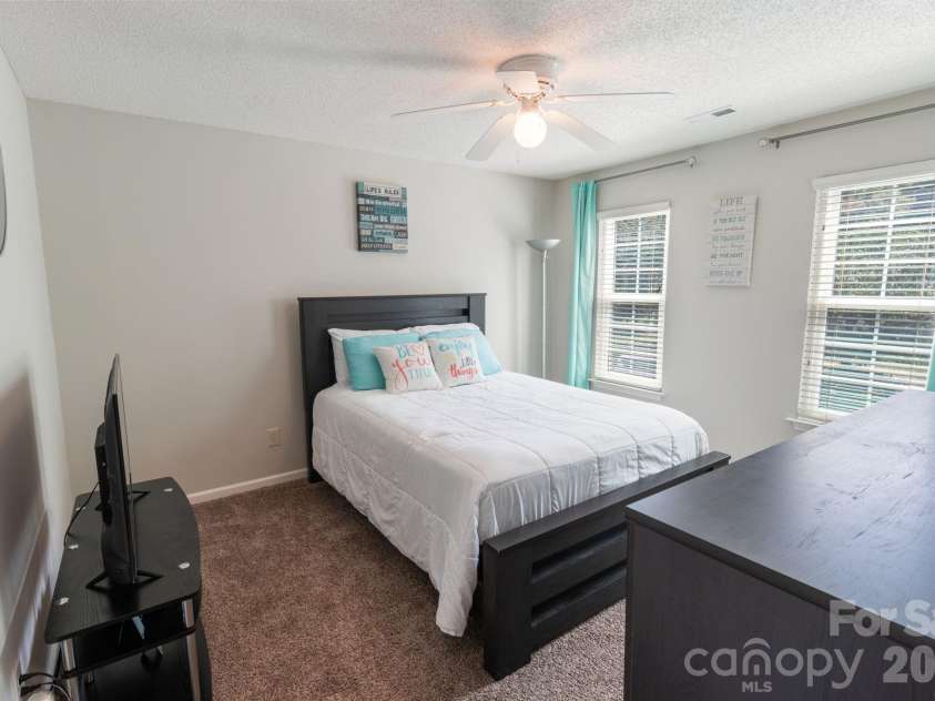 13910 Hatton Cross Drive, Charlotte, NC 28278.  MLS# CAR4423966, YatesRealty ID 50570. 