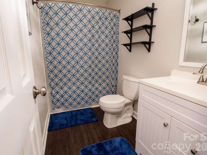 13910 Hatton Cross Drive, Charlotte, NC 28278.  MLS# CAR4423966, YatesRealty ID 50570. 