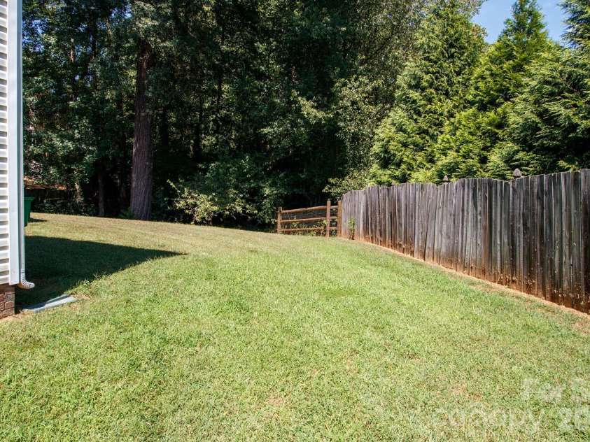 13910 Hatton Cross Drive, Charlotte, NC 28278.  MLS# CAR4423966, YatesRealty ID 50570. 