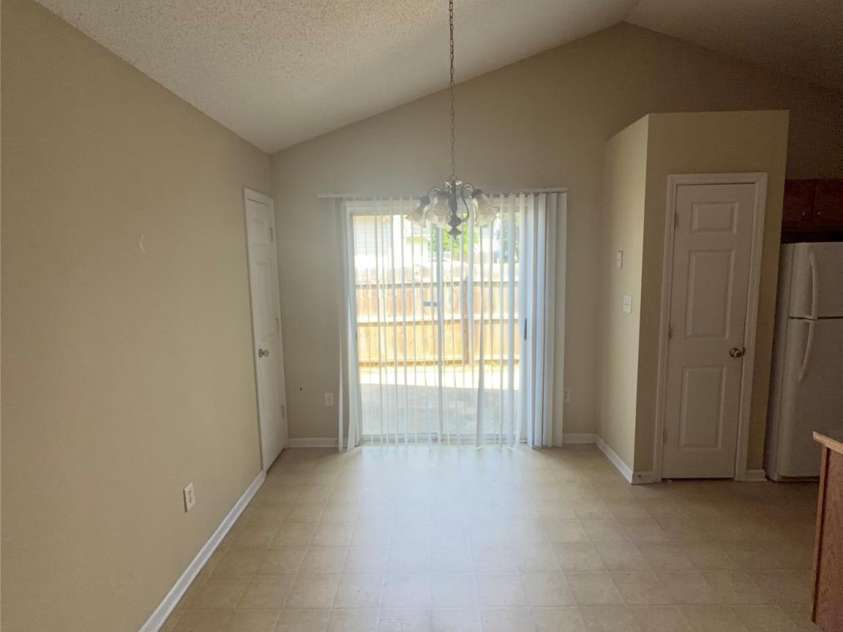 2412 Smugglers Court, Charlotte, NC 28216.  MLS# CAR4424095, YatesRealty ID 50571. Dining Area
