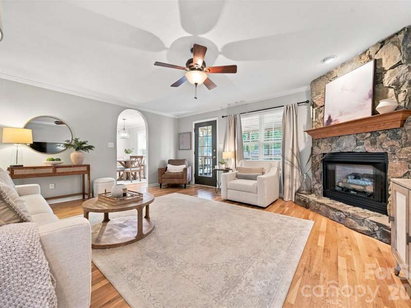 5171 Butner Drive, Hickory, NC 28602.  MLS# CAR4422279, YatesRealty ID 50574. 