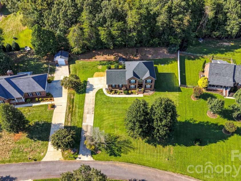 5171 Butner Drive, Hickory, NC 28602.  MLS# CAR4422279, YatesRealty ID 50574. 