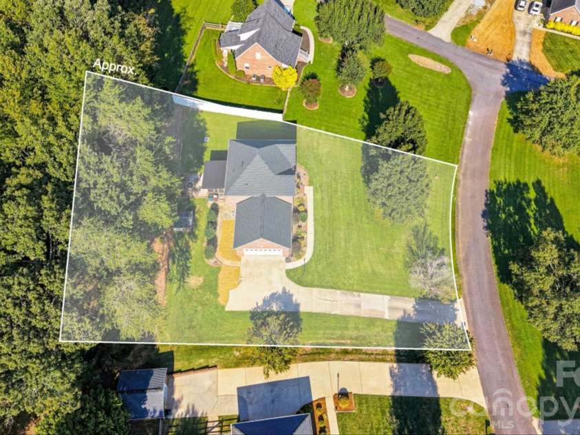 5171 Butner Drive, Hickory, NC 28602.  MLS# CAR4422279, YatesRealty ID 50574. 