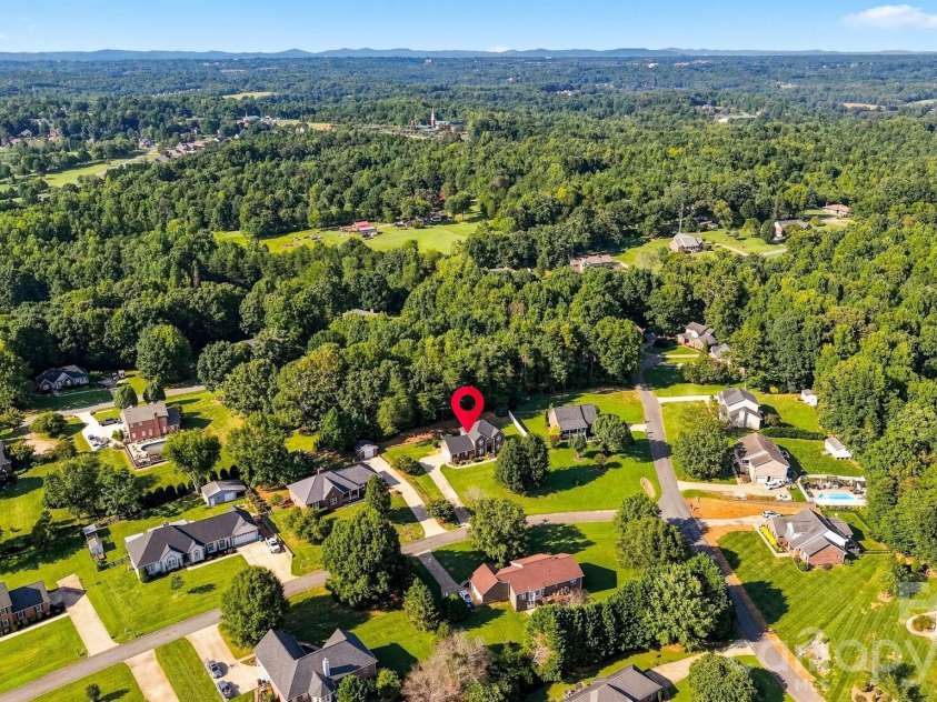 5171 Butner Drive, Hickory, NC 28602.  MLS# CAR4422279, YatesRealty ID 50574. 