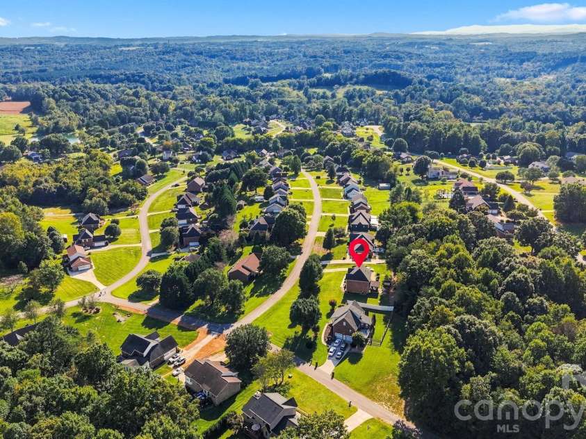 5171 Butner Drive, Hickory, NC 28602.  MLS# CAR4422279, YatesRealty ID 50574. 