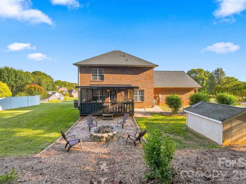 5171 Butner Drive, Hickory, NC 28602.  MLS# CAR4422279, YatesRealty ID 50574. Back yard
