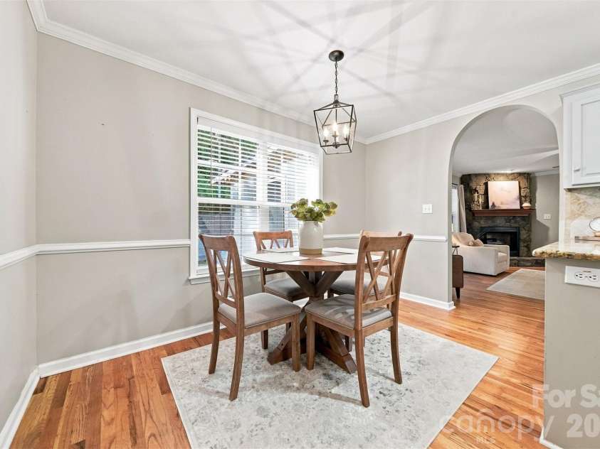 5171 Butner Drive, Hickory, NC 28602.  MLS# CAR4422279, YatesRealty ID 50574. Breakfast room