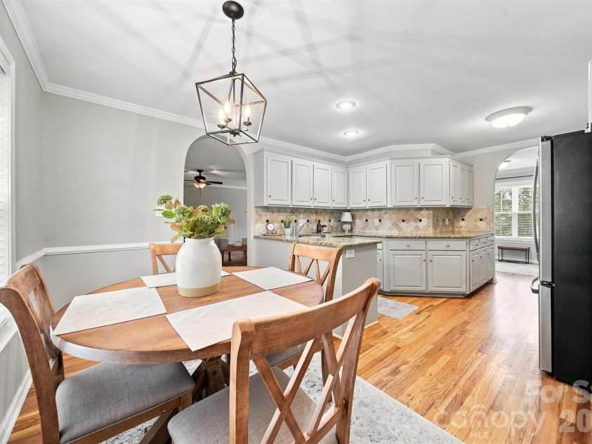 5171 Butner Drive, Hickory, NC 28602.  MLS# CAR4422279, YatesRealty ID 50574. Breakfast room