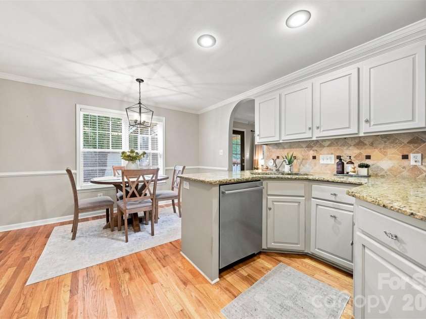 5171 Butner Drive, Hickory, NC 28602.  MLS# CAR4422279, YatesRealty ID 50574. Kitchen