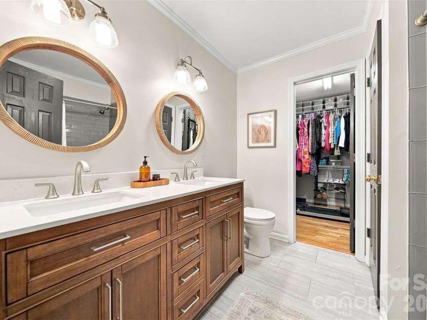 5171 Butner Drive, Hickory, NC 28602.  MLS# CAR4422279, YatesRealty ID 50574. Master Bath