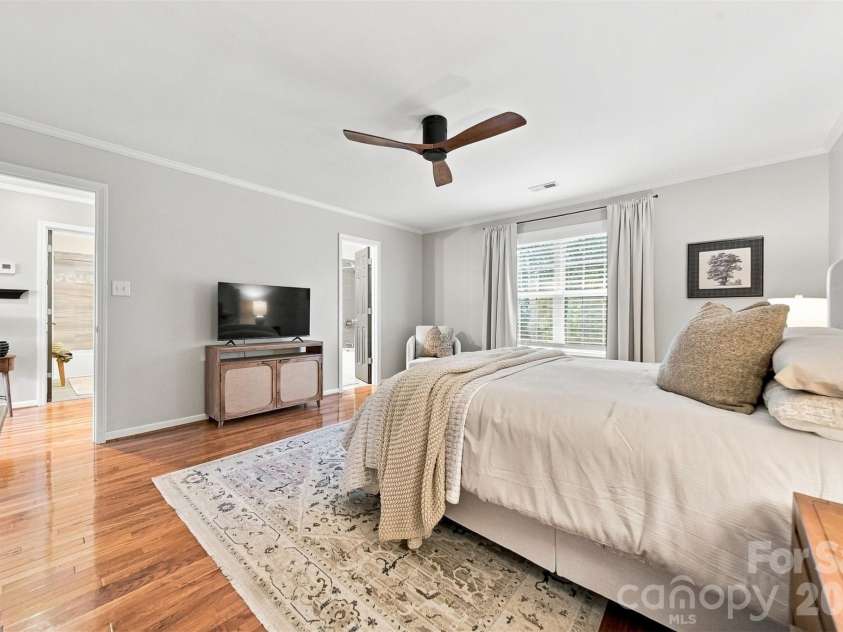 5171 Butner Drive, Hickory, NC 28602.  MLS# CAR4422279, YatesRealty ID 50574. Master bedroom