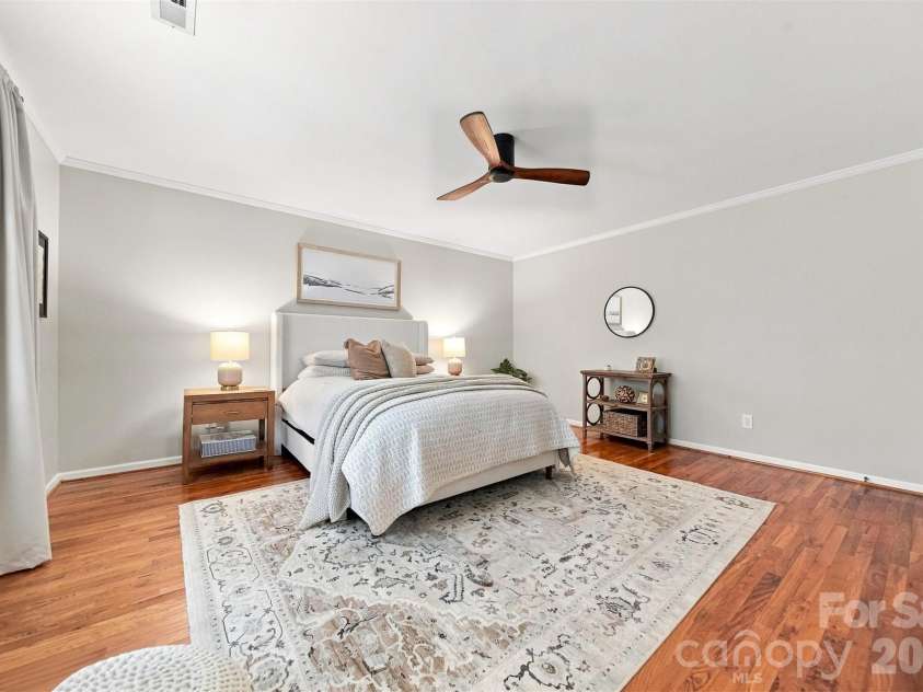 5171 Butner Drive, Hickory, NC 28602.  MLS# CAR4422279, YatesRealty ID 50574. Master bedroom