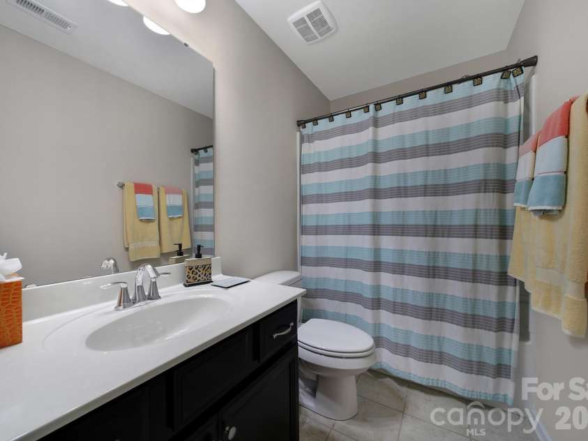 7021 Woodsbay Lane, Rock Hill, SC 29732.  MLS# CAR4423868, YatesRealty ID 50578. 2nd Full Bathroom