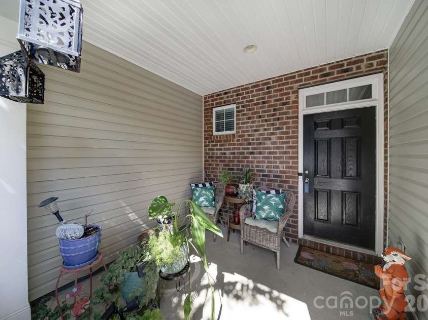 7021 Woodsbay Lane, Rock Hill, SC 29732.  MLS# CAR4423868, YatesRealty ID 50578. Front Covered Porch