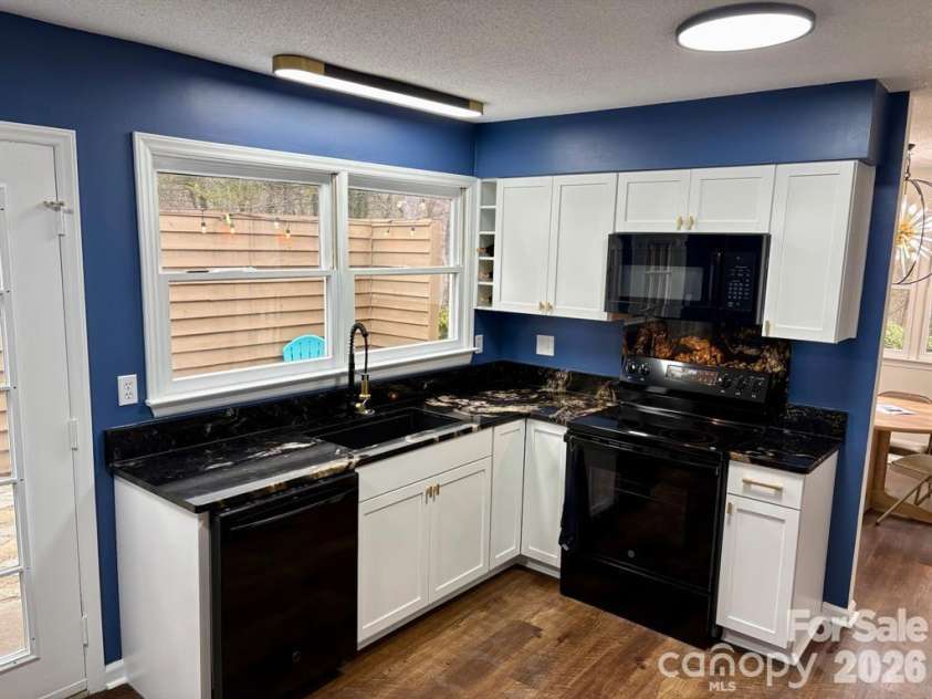 13 Laurel Place Drive, Asheville, NC 28803.  MLS# CAR4423862, YatesRealty ID 50579. 