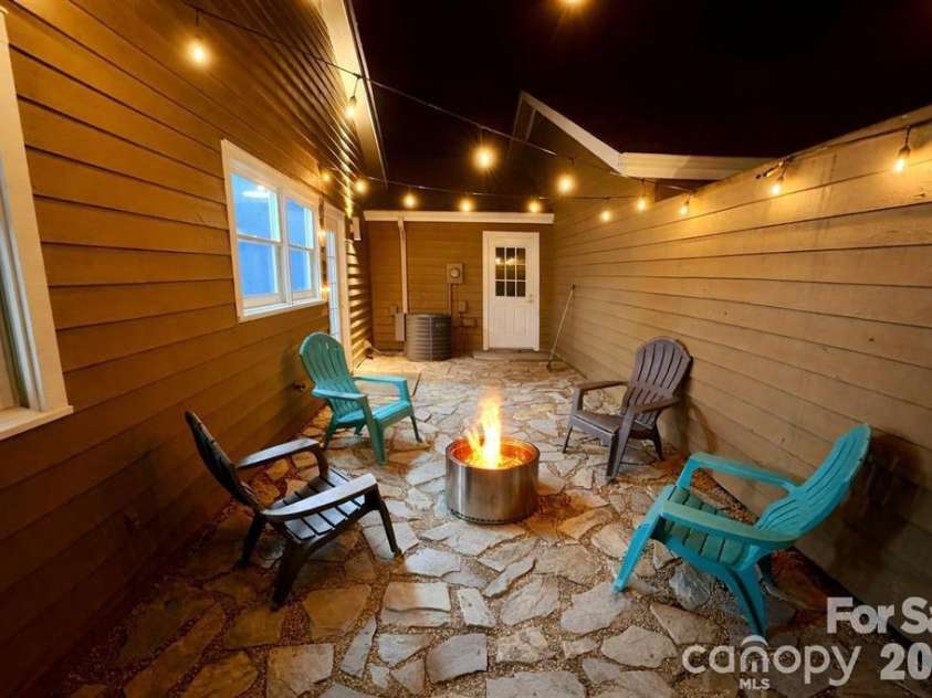 13 Laurel Place Drive, Asheville, NC 28803.  MLS# CAR4423862, YatesRealty ID 50579. 
