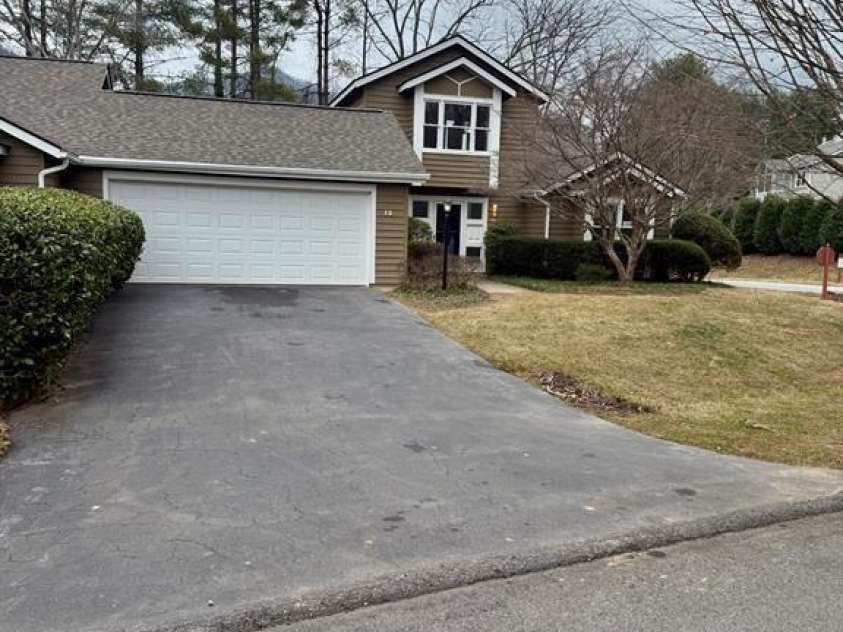 13 Laurel Place Drive, Asheville, NC 28803.  MLS# CAR4423862, YatesRealty ID 50579. 