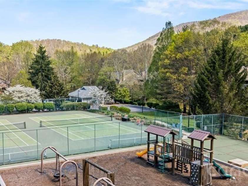 13 Laurel Place Drive, Asheville, NC 28803.  MLS# CAR4423862, YatesRealty ID 50579. 