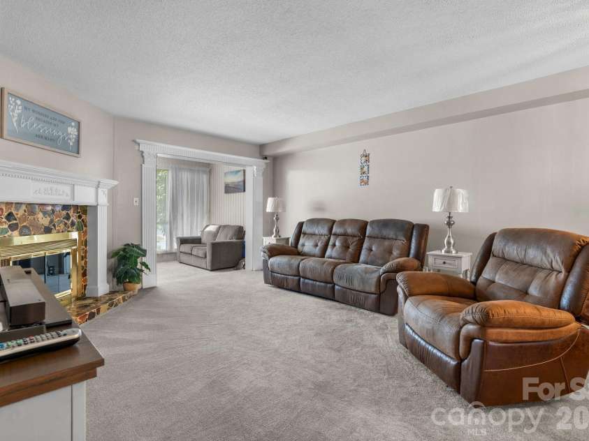 1330 5th Street, Hickory, NC 28601.  MLS# CAR4268125, YatesRealty ID 5058. 