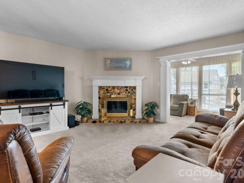 1330 5th Street, Hickory, NC 28601.  MLS# CAR4268125, YatesRealty ID 5058. 