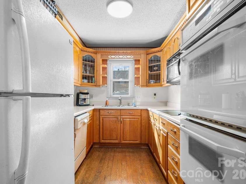 1330 5th Street, Hickory, NC 28601.  MLS# CAR4268125, YatesRealty ID 5058. 
