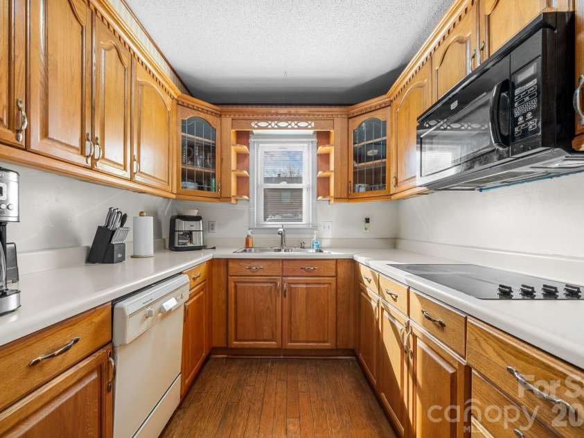 1330 5th Street, Hickory, NC 28601.  MLS# CAR4268125, YatesRealty ID 5058. 