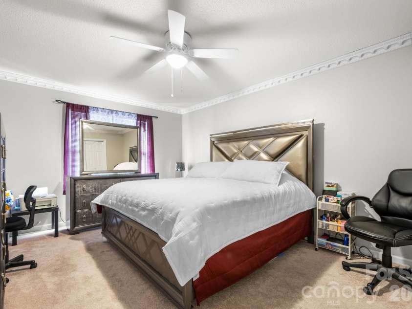 1330 5th Street, Hickory, NC 28601.  MLS# CAR4268125, YatesRealty ID 5058. 