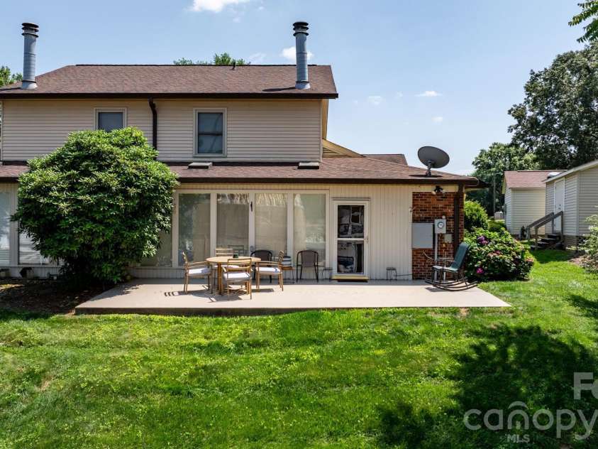 1330 5th Street, Hickory, NC 28601.  MLS# CAR4268125, YatesRealty ID 5058. 