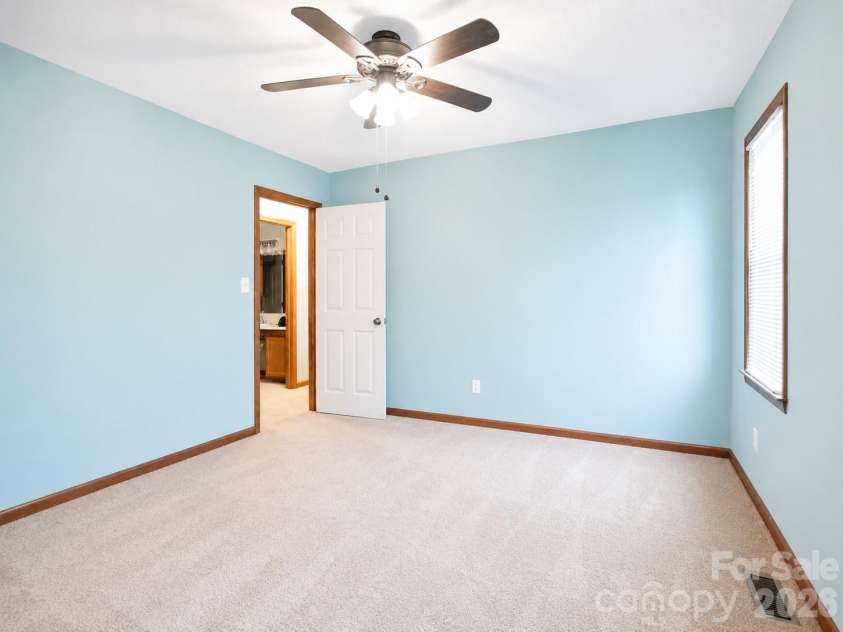 1330 5th Street, Hickory, NC 28601.  MLS# CAR4391303, YatesRealty ID 5058. 