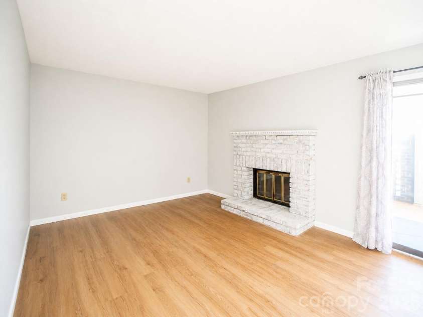 1330 5th Street, Hickory, NC 28601.  MLS# CAR4391303, YatesRealty ID 5058. 