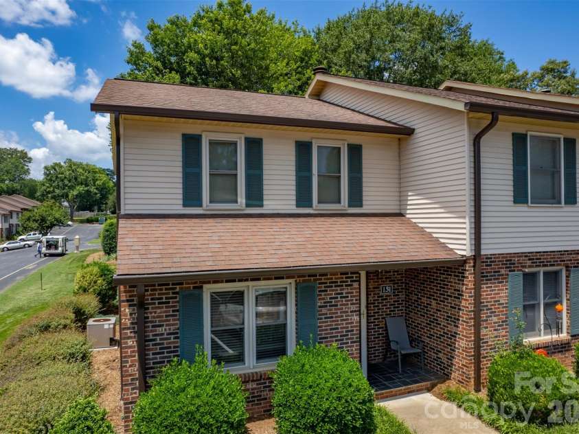 1330 5th Street, Hickory, NC 28601.  MLS# CAR4391303, YatesRealty ID 5058. 