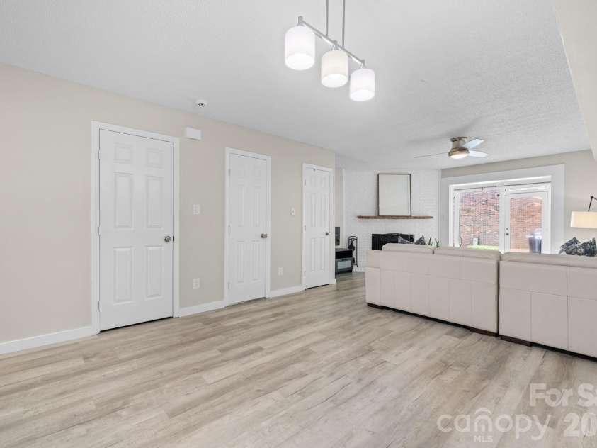 1330 5th Street, Hickory, NC 28601.  MLS# CAR4392306, YatesRealty ID 5058. 