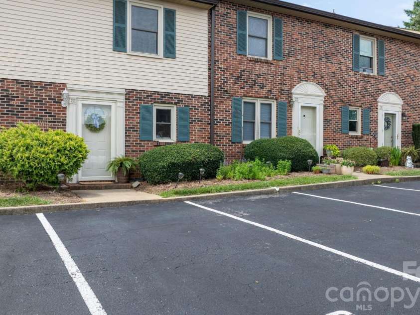 1330 5th Street, Hickory, NC 28601.  MLS# CAR4392306, YatesRealty ID 5058. 