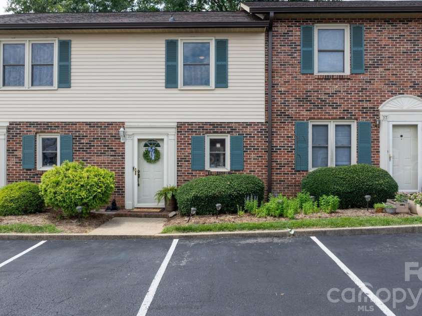 1330 5th Street, Hickory, NC 28601.  MLS# CAR4392306, YatesRealty ID 5058. 